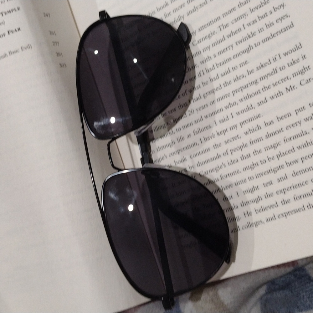Shades for summer ( untouched/neverworn )